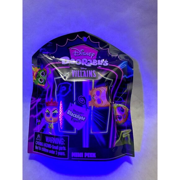 Disney Doorables Blacklight Villains MALEFICENT - Sleeping Beaty Glow NEW SEALED - Picture 6 of 13
